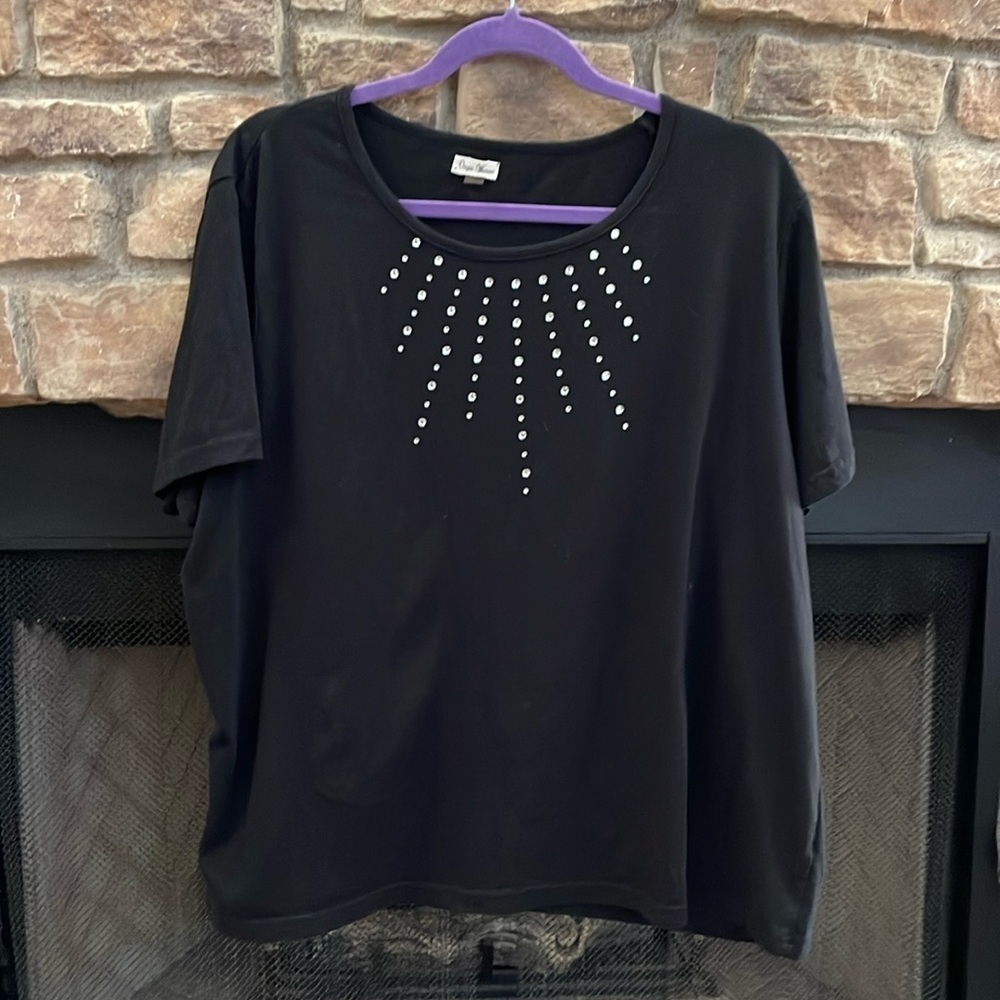 Onque Woman black t-shirt with embellishments. Size 2X